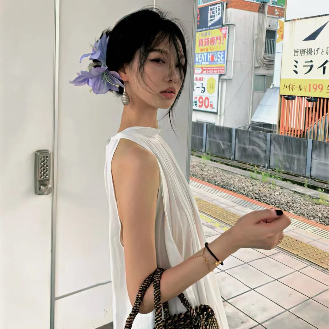 蒙娜丽莎与血月亮